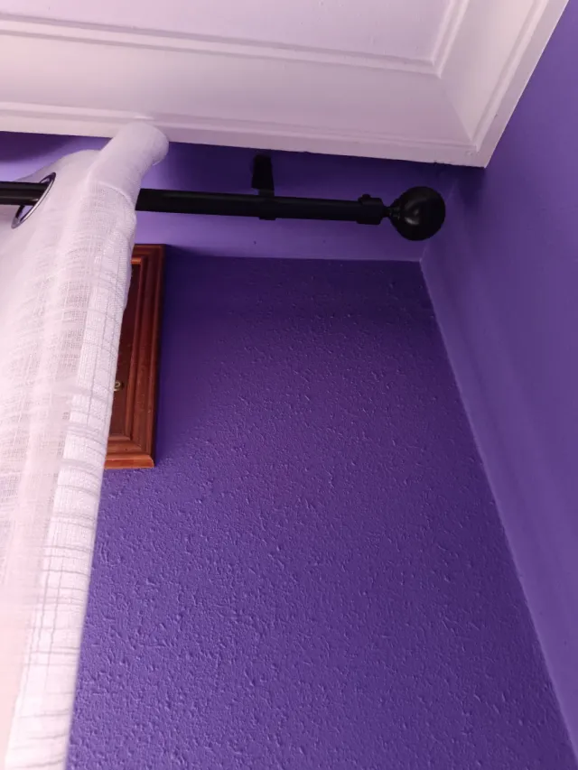 2.-Cortinas/Visillos, blancas, y barra extensible