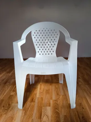 Silla de jardín plástico, vendo 2  cada 10€