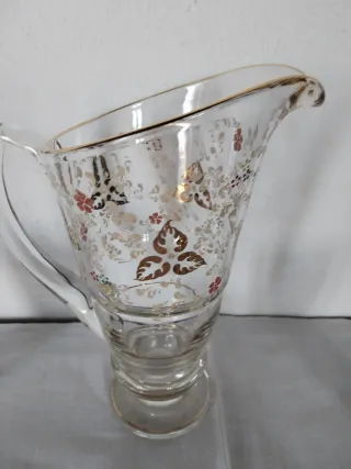 Jarro e copos vintage decorados