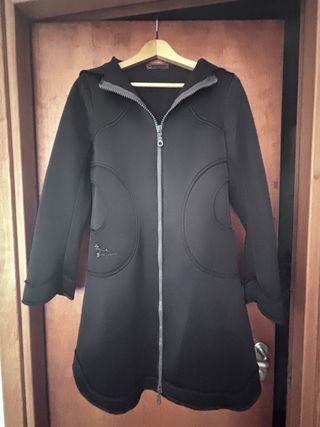 Chaqueta Neopreno Negra con Capucha