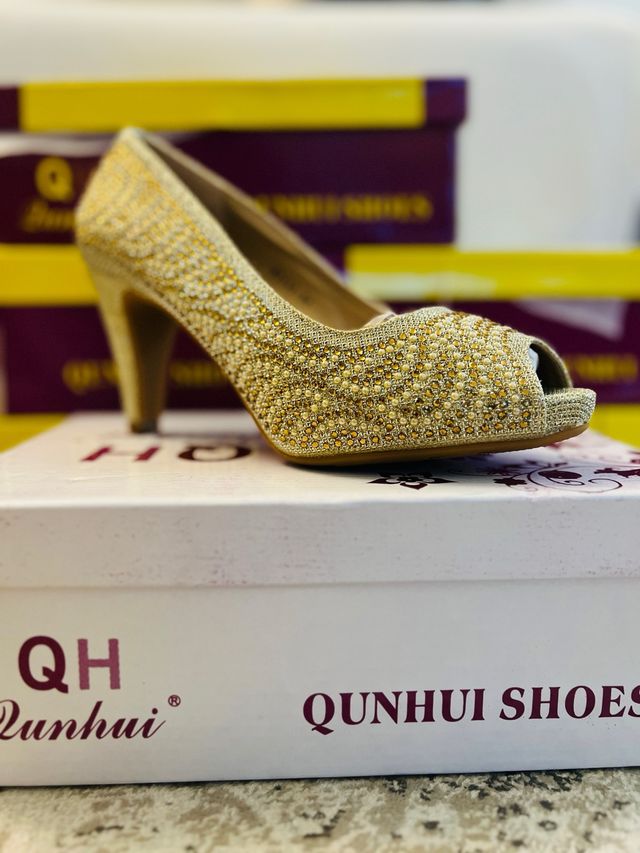 Zapato de salón  dorado mujer