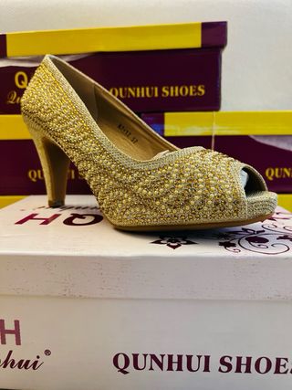 Zapato de salón  dorado mujer