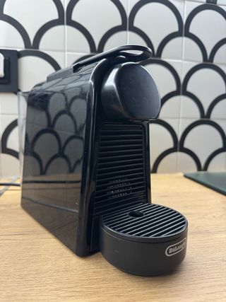 Cafetera Nespresso DeLonghi Essenza Mini