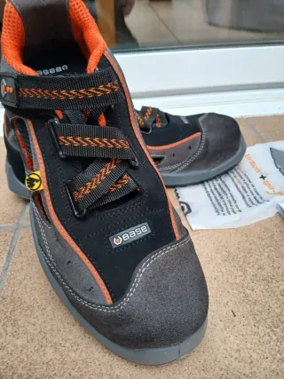 Zapatillas Base negras y naranjas