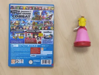 Juego Super Smash Bros Wii U + Amiibo Peach