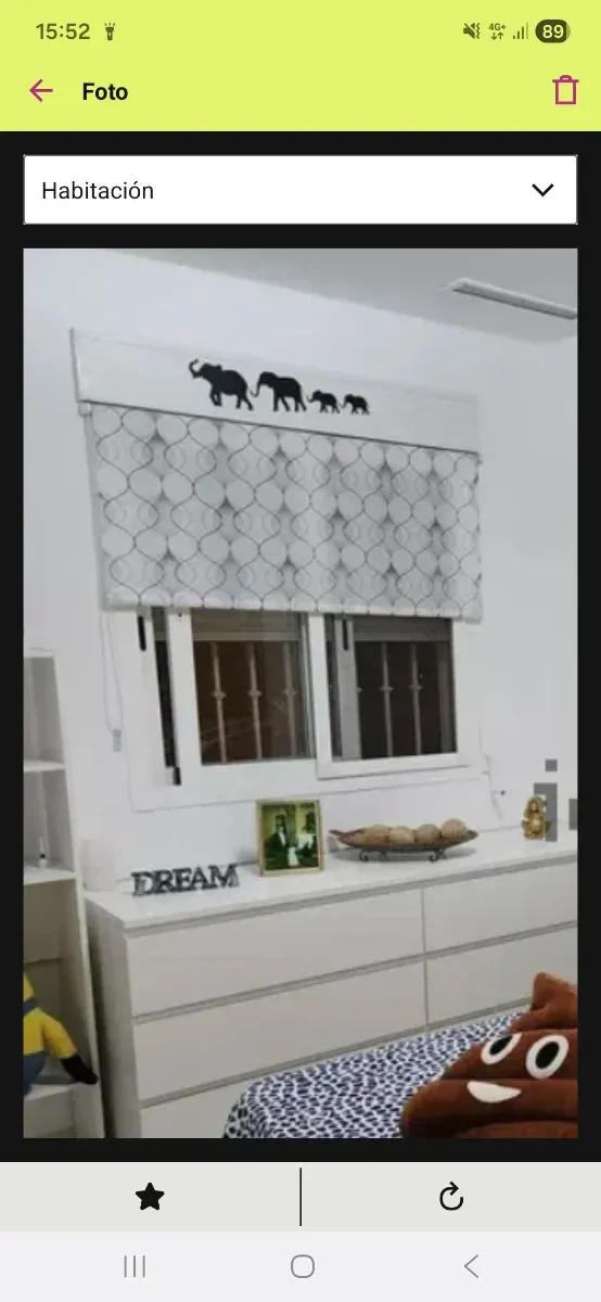 Estor enrollable gris y blanco