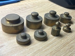 Set 8 vecchi pesi in ottone