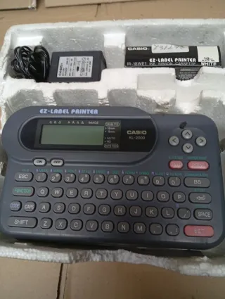 Etiquetadora Casio KL-2000 Gris