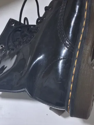 Dr. Martens Pelle Verniciata Nera