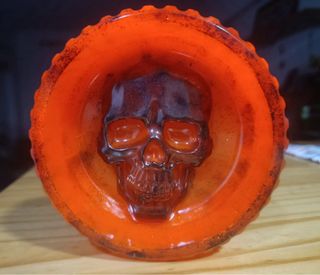 Cenicero de resina negro con calavera