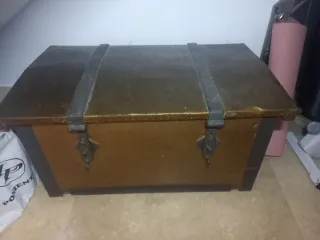 Arcón antiguo de madera