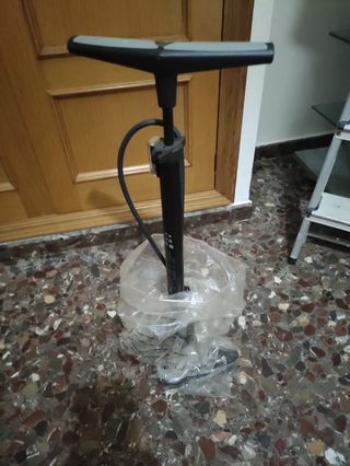 Bicicleta de Montaña BTWIN, casco y bomba incluida