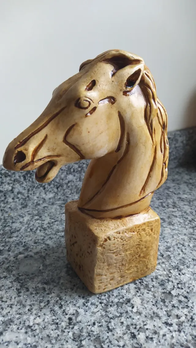 Busto escultura cabeza de caballo