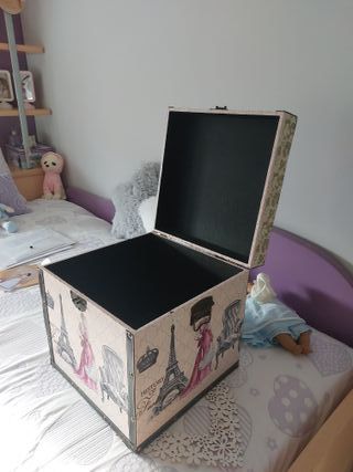 Baúl decorado madera y metal