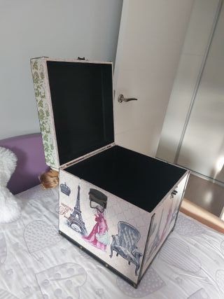 Baúl decorado madera y metal