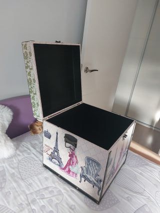 Baúl decorado madera y metal