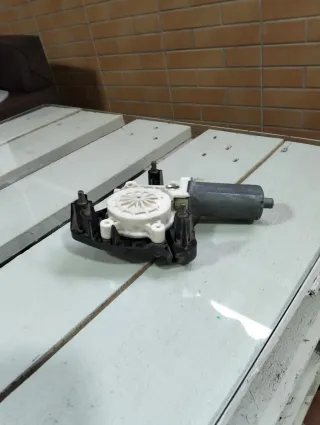 Motor elevalunas Renault Clio 2007 copiloto