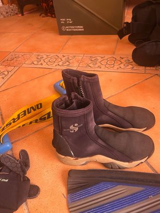 Escarpines de neopreno talla S. n42