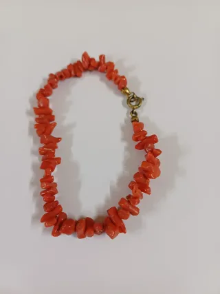 Bracciale Corallo Rosso con Chiusura Dorata
