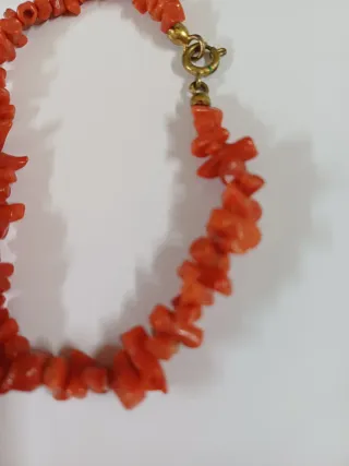 Bracciale Corallo Rosso con Chiusura Dorata