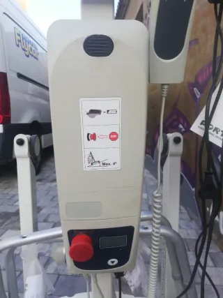 Grua eléctrica geriátrica.