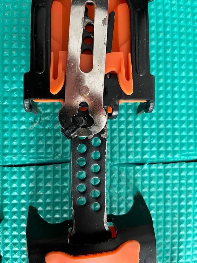 Crampones universales de correa