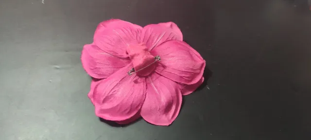 Broche Flor Grande Rosa Fucsia.