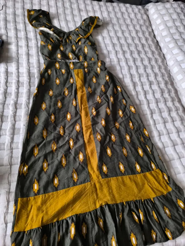 Vestido falda y cuerpo Talla M.