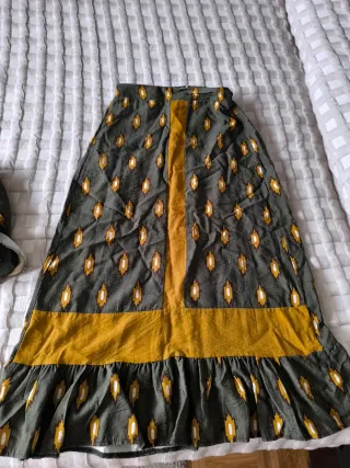 Vestido falda y cuerpo Talla M.