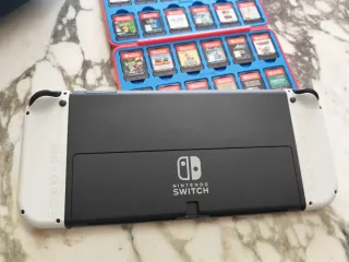 Estuche para 24 juegos + Nintendo switch oled