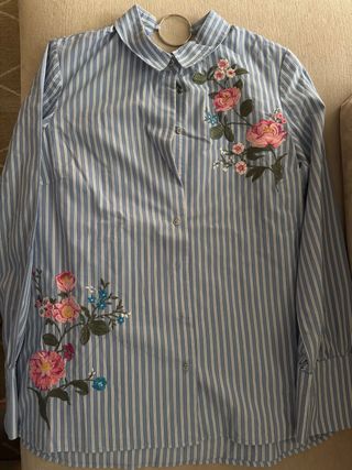 Camisa Rayas Flores Bordadas