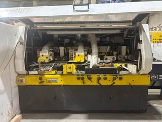 Moulding machine LEADERMAC Compact 723