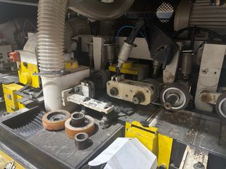 Moulding machine LEADERMAC Compact 723