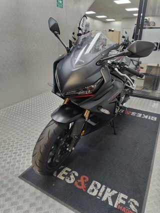 HONDA CBR 650 R