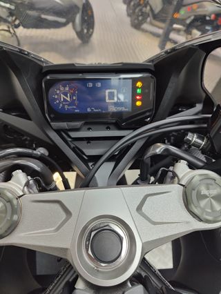 HONDA CBR 650 R