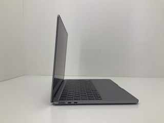 portatil apple apple macbook air m3 8-core 4.0 13 (8gpu) (2024) (a3113)