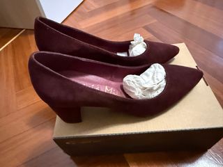 Zapatos tacón de piel color burdeos sin estrenar