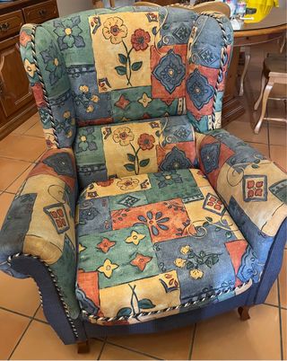 Sillón de tela estampado floral