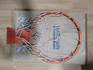 Canasta de baloncesto naranja con red