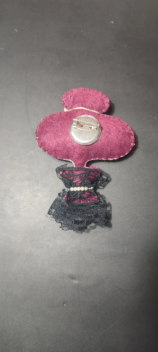Broche muñeca artesanal