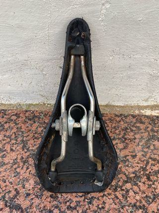 Sillín de bicicleta negro
