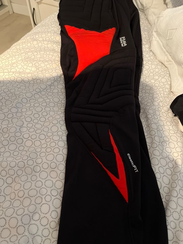 Pantalón portero adulto Talla L.Negociable