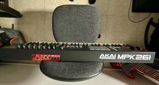 Teclado Controlador MIDI Akai MPK261