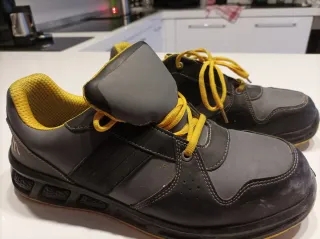 Scarpe antinfortunistiche nere e grigie