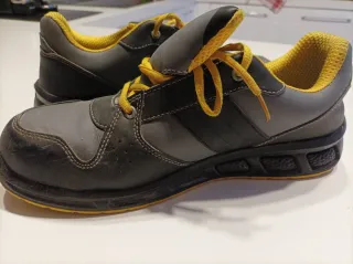 Scarpe antinfortunistiche nere e grigie