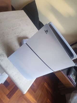 Playstation 5 con 2 mandos