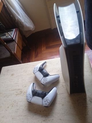 Playstation 5 con 2 mandos
