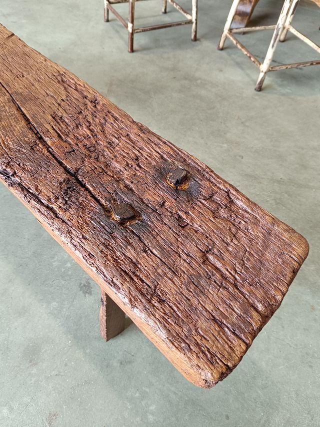 Banco antiguo de madera