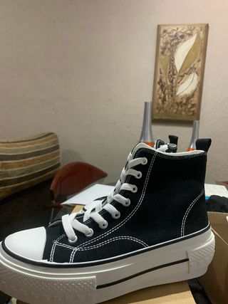Converse negras plataforma
precio negociable 