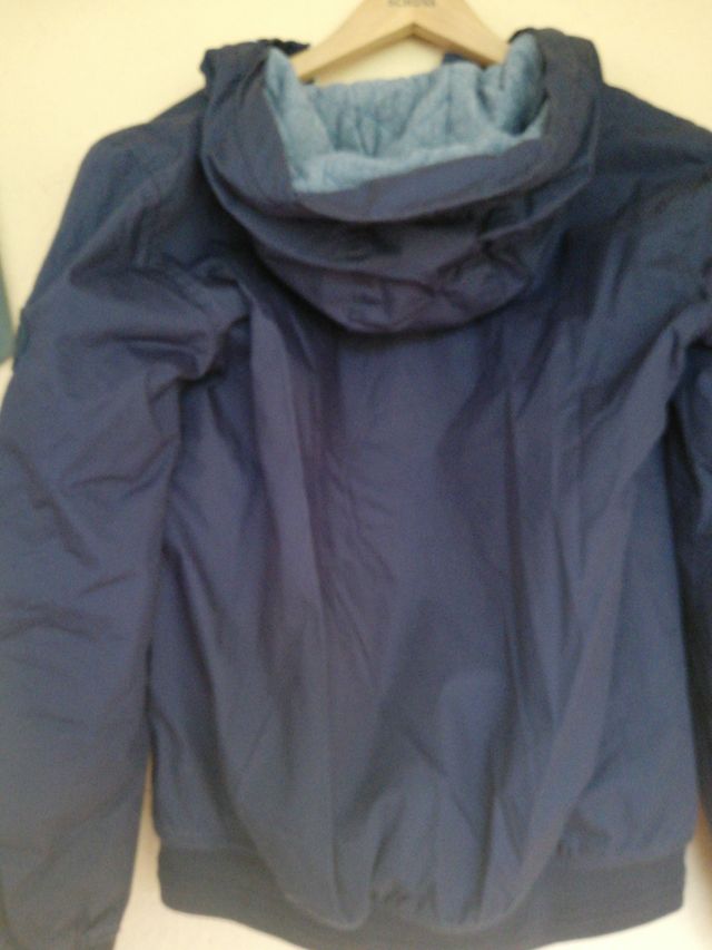 Cazadora azul Lefties con capucha